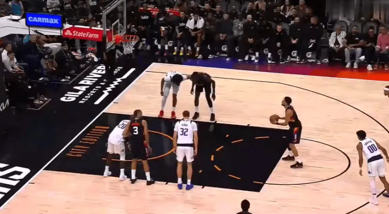 星空娱乐官网-伤病猛如虎！杰伦-格林首节回更衣室，次节古德温也回更衣室